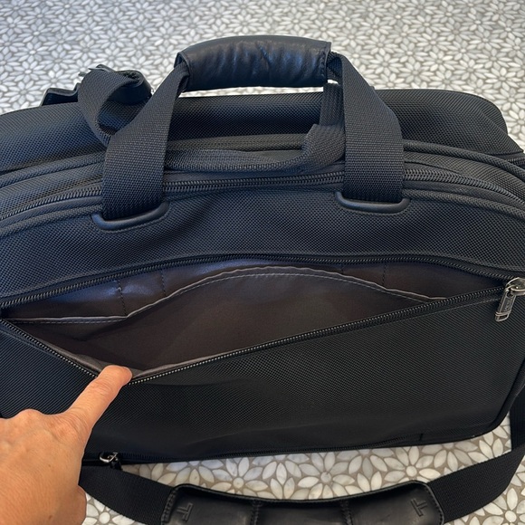 Unisex Tumi Alpha Ballistic Nylon 18" Boarding Tote in Black, OS- NWOT! - Picture 5 of 12